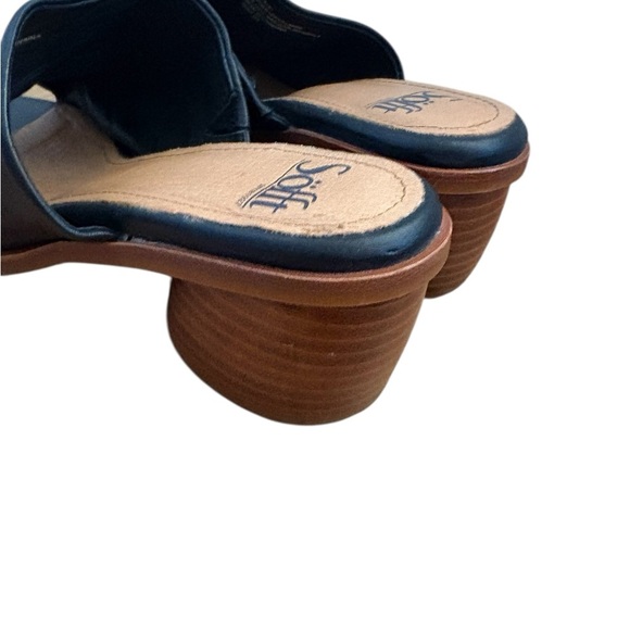Sofft Chrissie Black Leather Heeled Slide
Sandals size 8.5 preloved - Picture 10 of 11